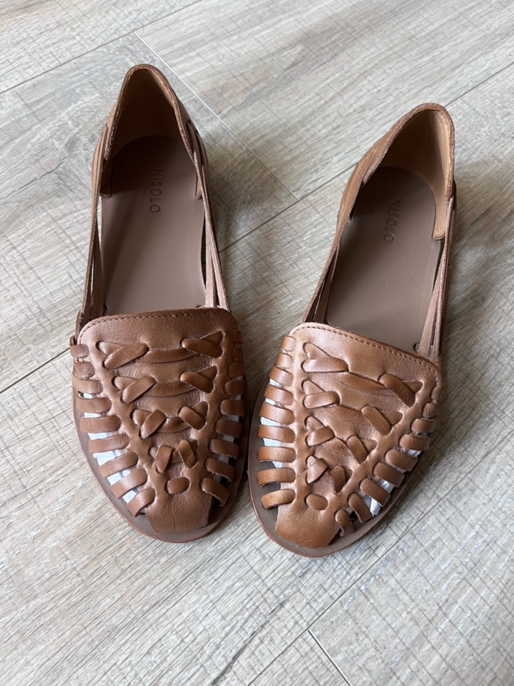 Nisolo women’s Huaraches size almond